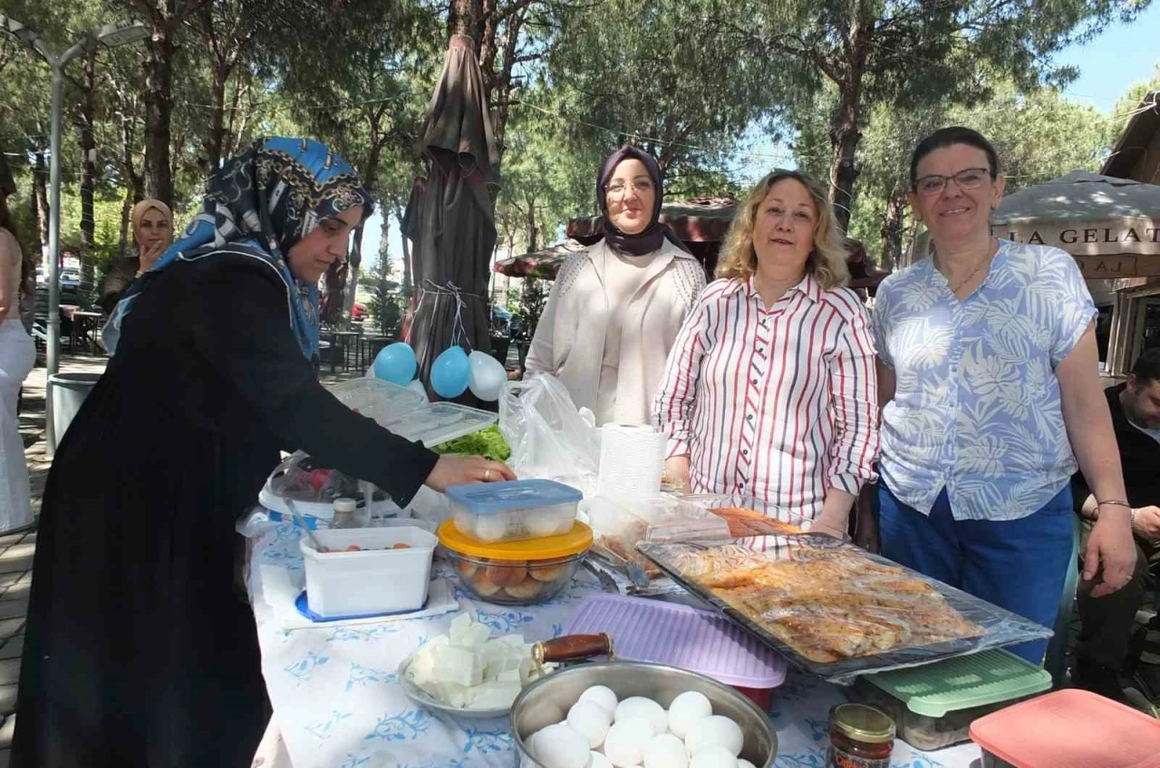 Balıkesir&rsquo;de &Ccedil;&ouml;lyaklılar geleneksel kahvaltıda buluştu
