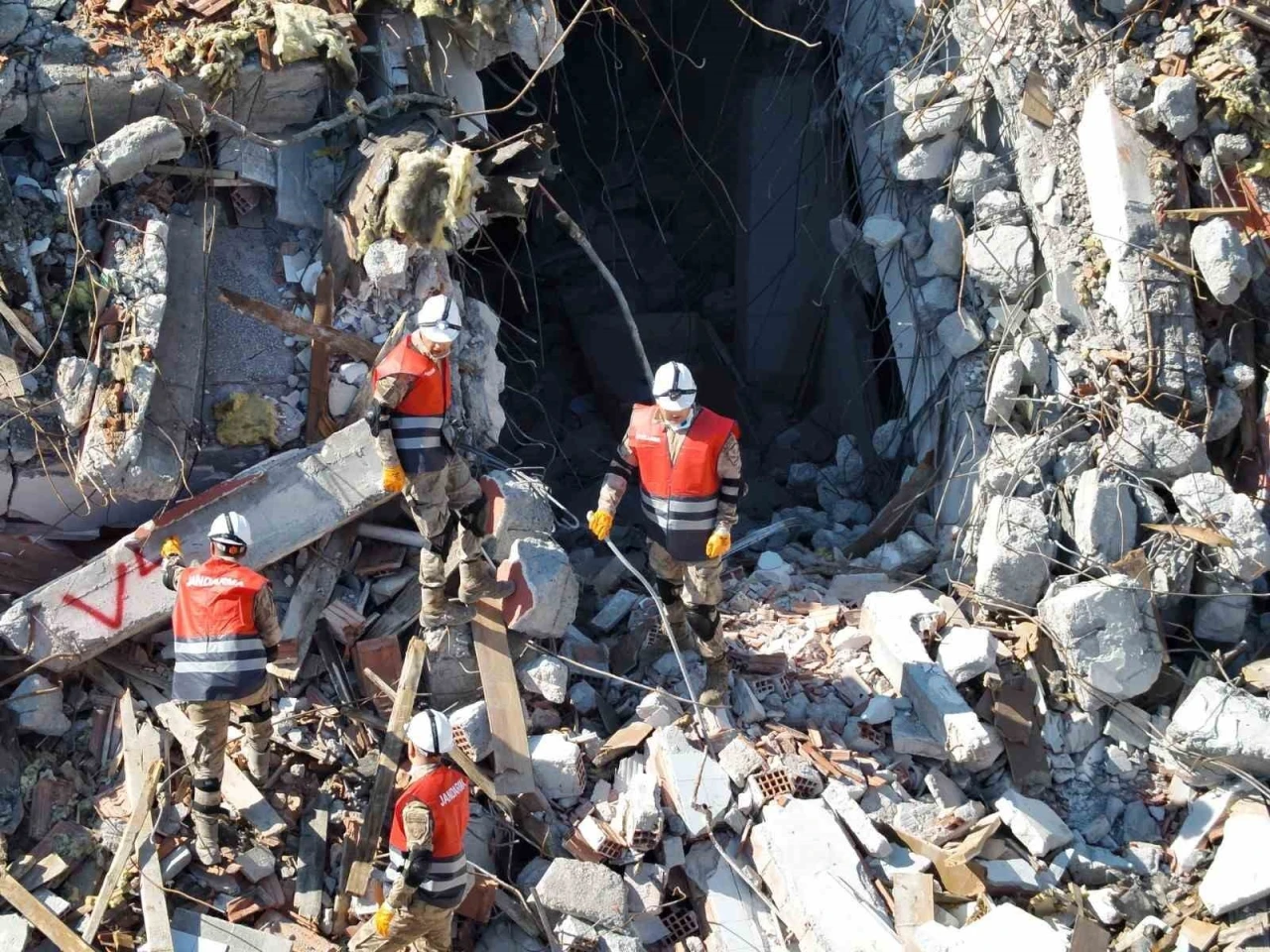 Balıkesir’de deprem tatbikatı gerçeği aratmadı
