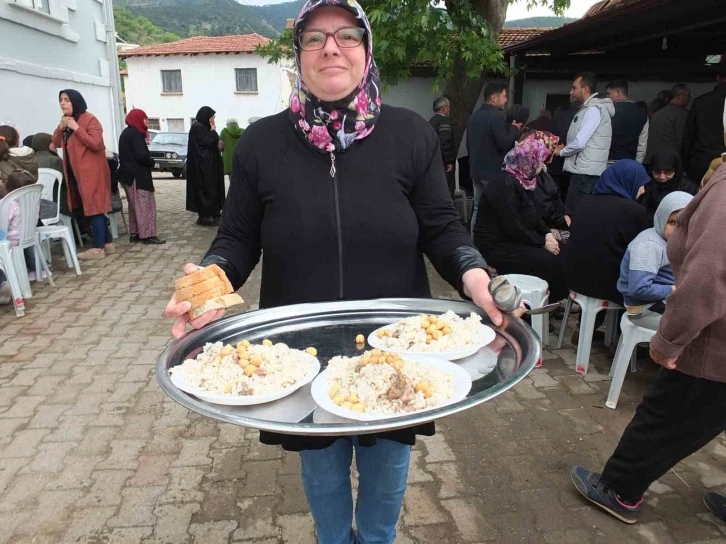 Balıkesir’de geleneksel çiftçi hayrı yüzlerce vatandaşı buluşturdu
