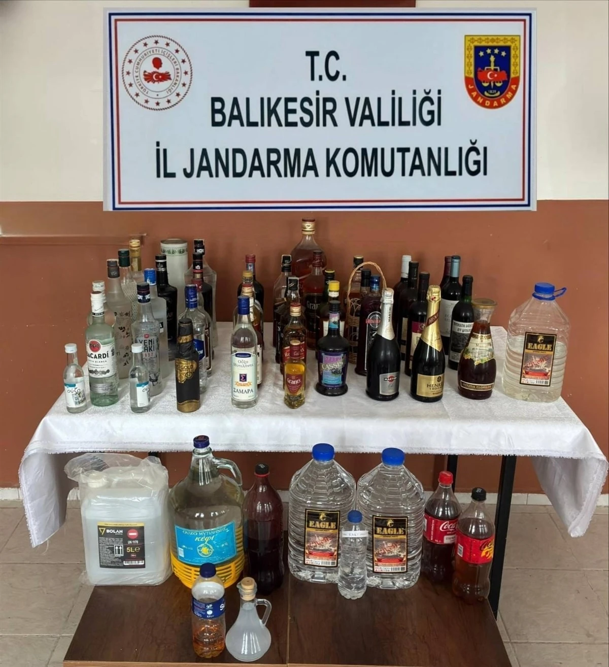 Balıkesir&rsquo;de ka&ccedil;ak&ccedil;ılık ve organize su&ccedil; operasyonları: 17 ş&uuml;pheli yakalandı
