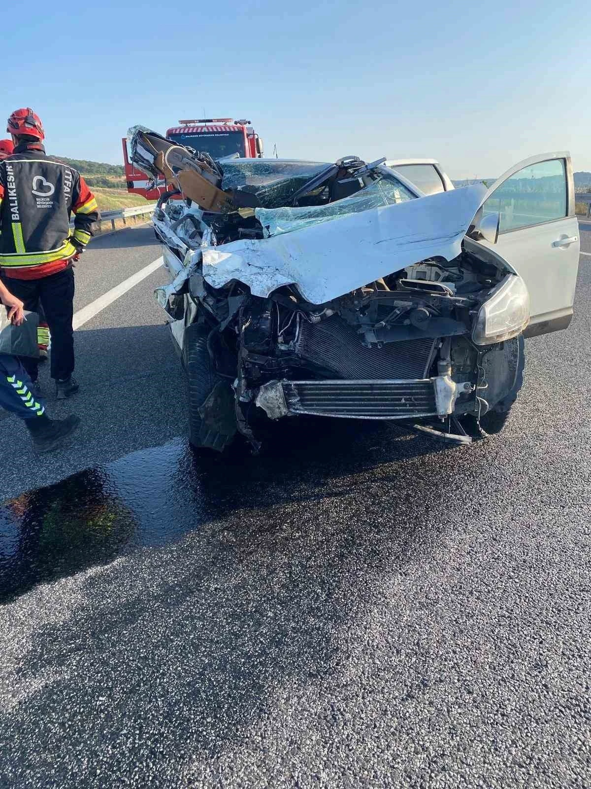 Balıkesir’de otomobil, tır ile çarpıştı :2 ölü, 2 yaralı
