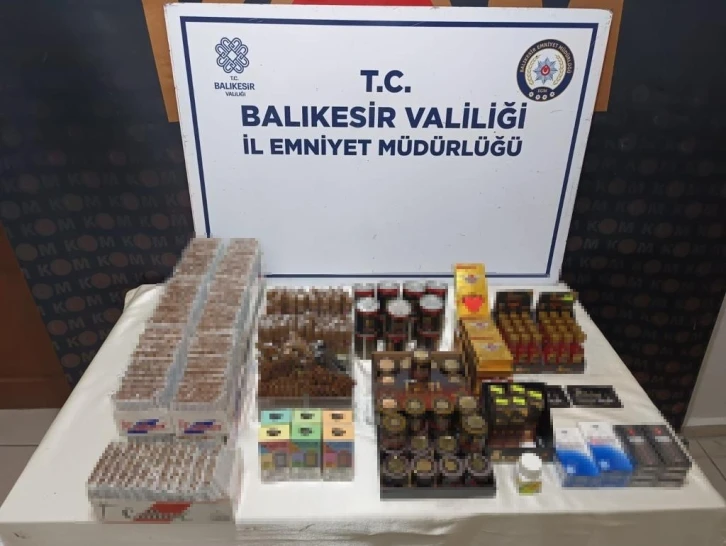 Balıkesir&rsquo;de polisten narkotik ve ka&ccedil;ak&ccedil;ılık operasyonu
