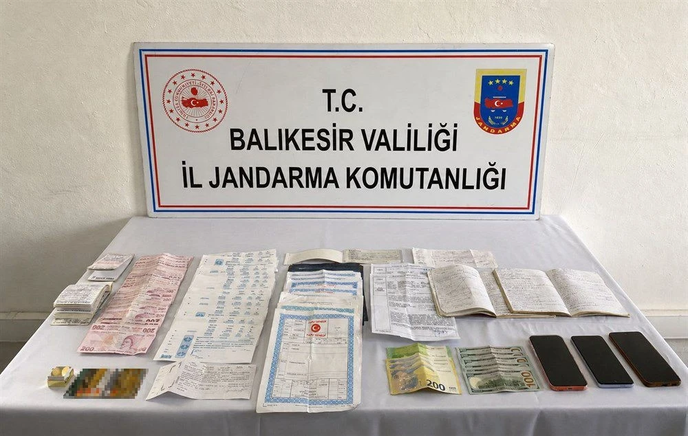 Balıkesir&rsquo;de su&ccedil; &ouml;rg&uuml;t&uuml; operasyonu: 16 g&ouml;zaltı
