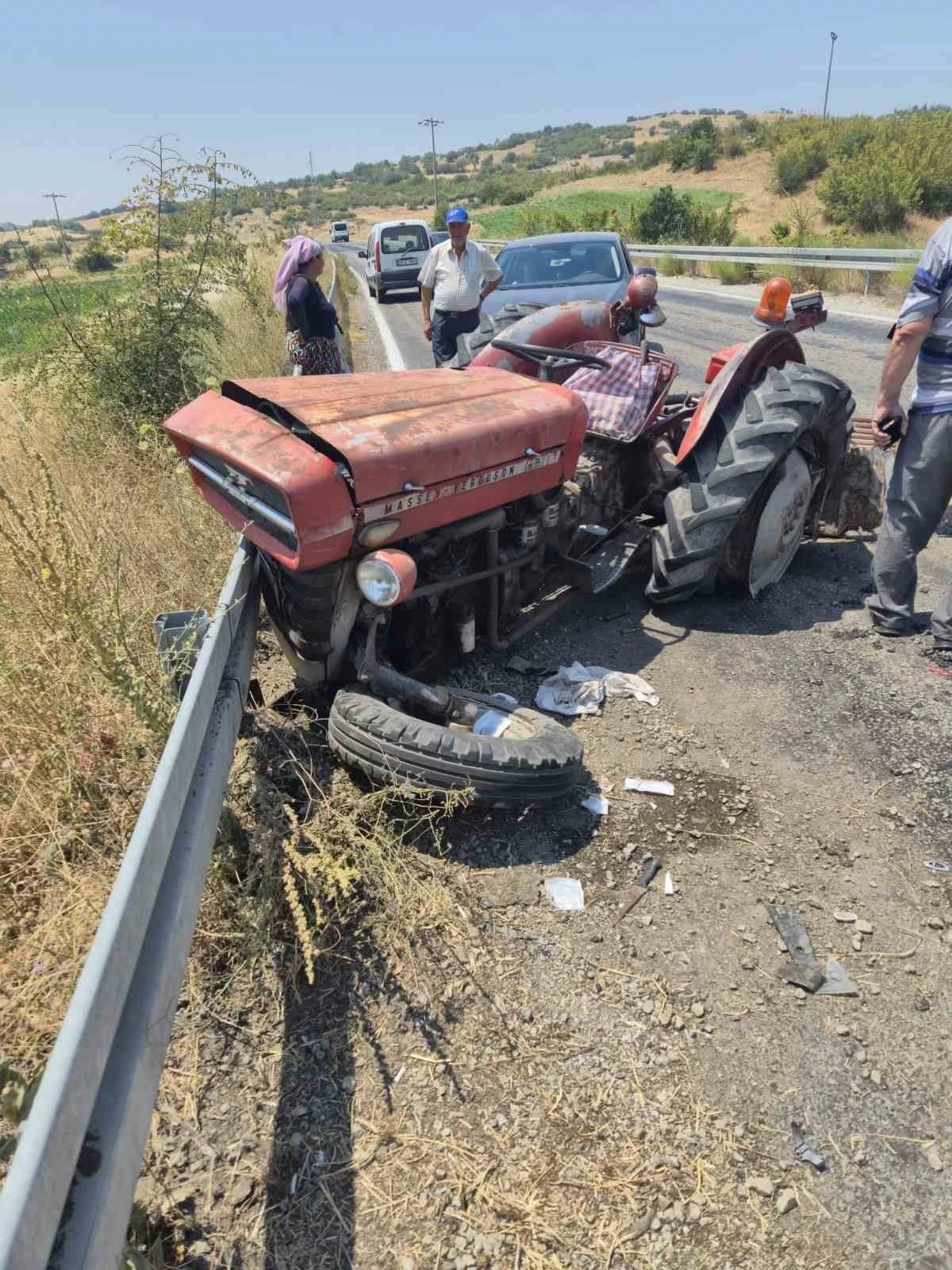 Balıkesir’de traktörle otomobil kaza yaptı: 5 yaralı