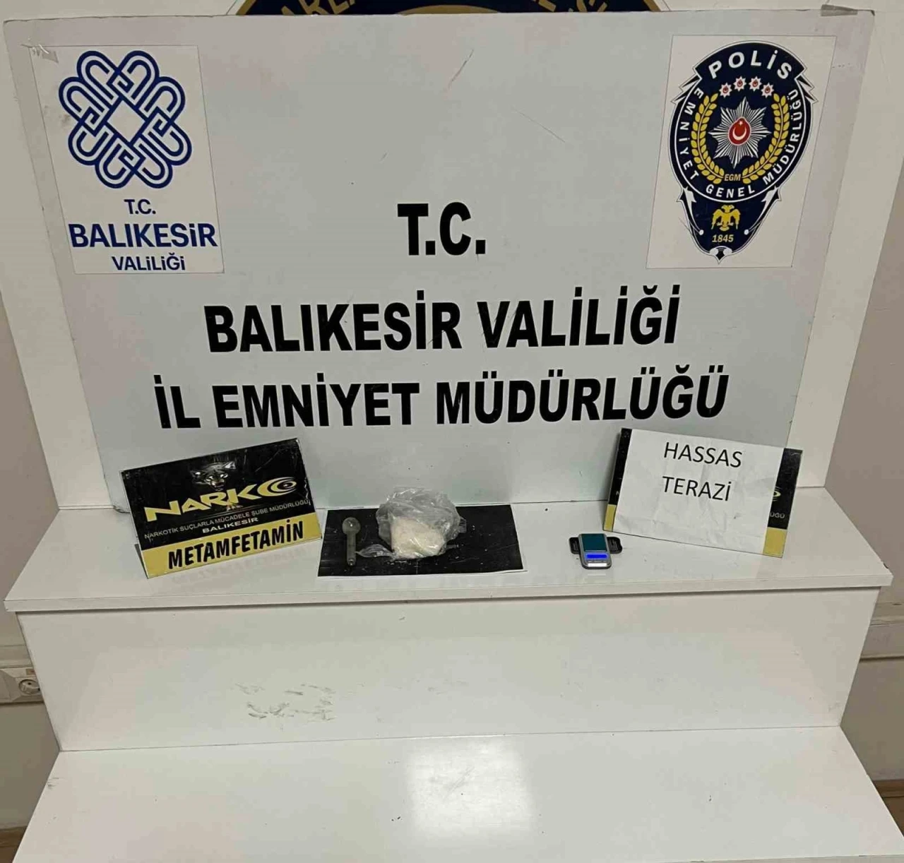 Balıkesir’de uyuşturucu taciri 3 kişi tutuklandı