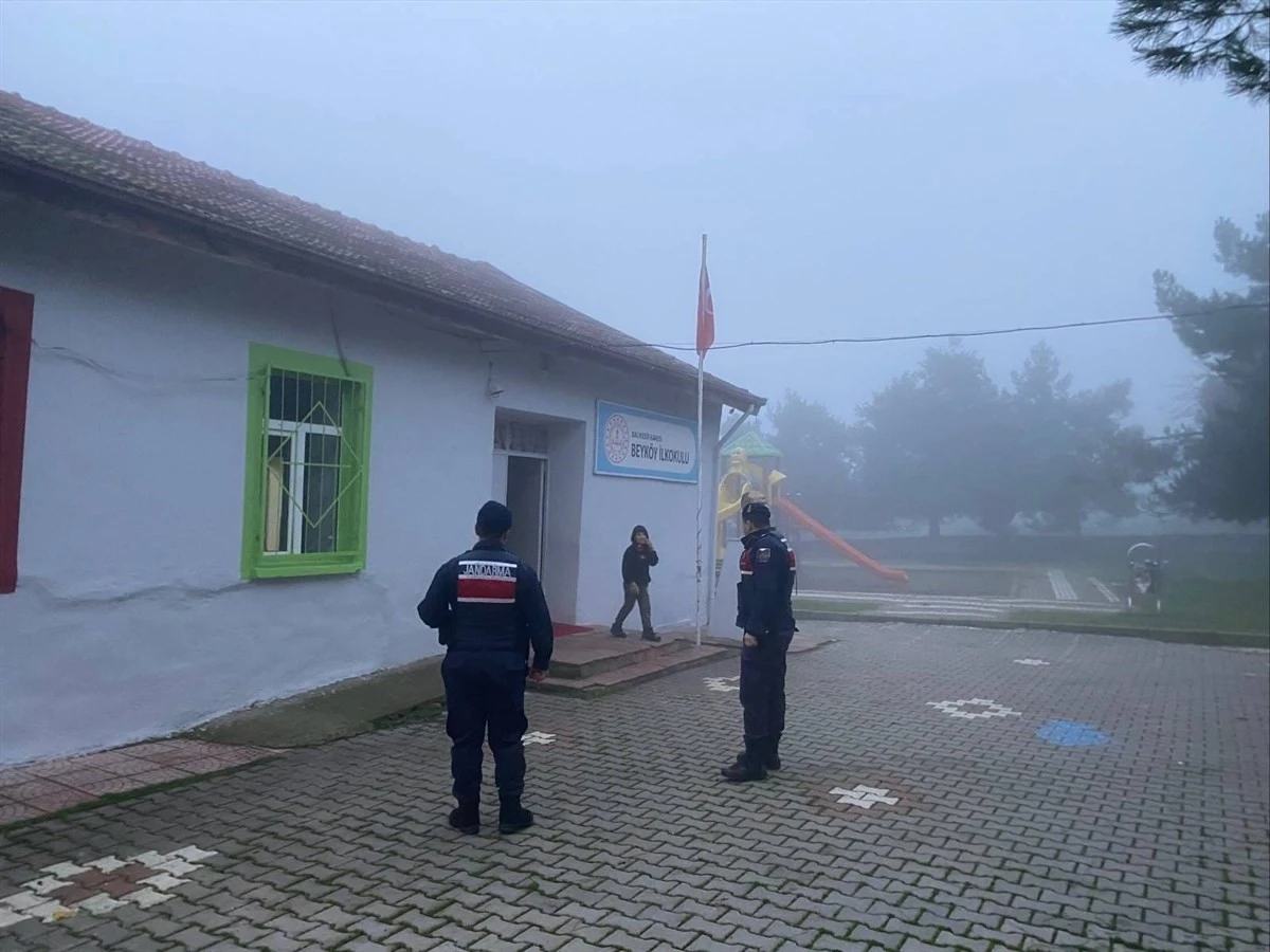 Balıkesir&rsquo;de Yılbaşı &Ouml;ncesi Okul &Ccedil;evreleri ve Servislere Denetim
