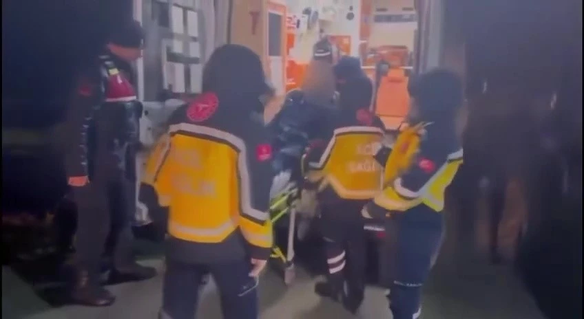 Balıkesir&rsquo;de zorlu hava şartlarına rağmen sahil g&uuml;venlikten hayat kurtaran operasyon
