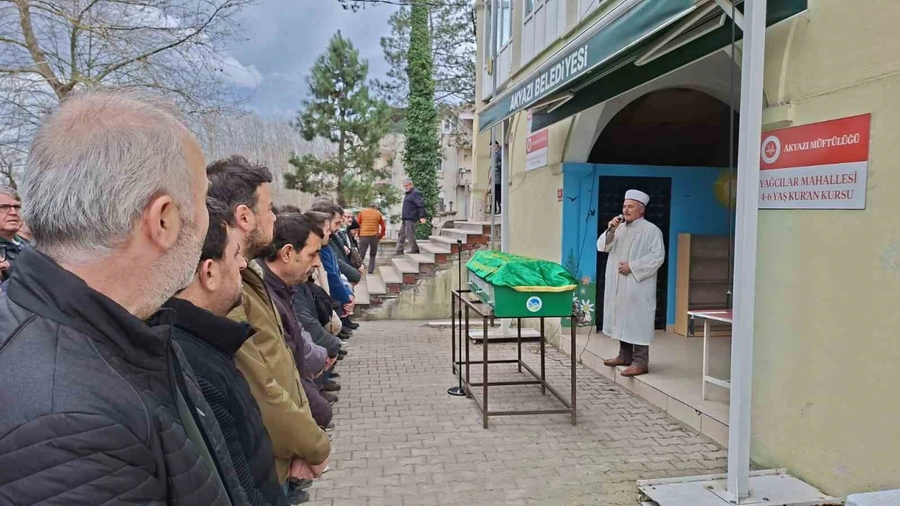 Balıkesir&rsquo;deki feci kazada hayatını kaybetmişti, Sakarya&rsquo;da toprağa verildi
