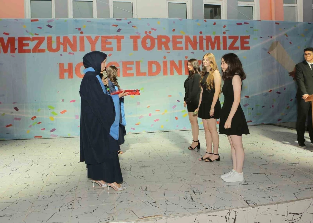 Balıkesir FEKAL’de mezuniyet sevinci
