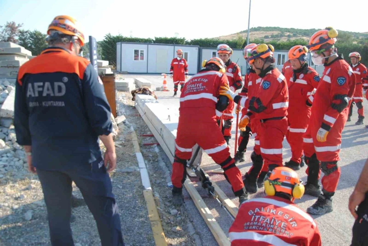 Balıkesir İtfaiyesi T&uuml;rkiye&rsquo;nin en iyileri arasında
