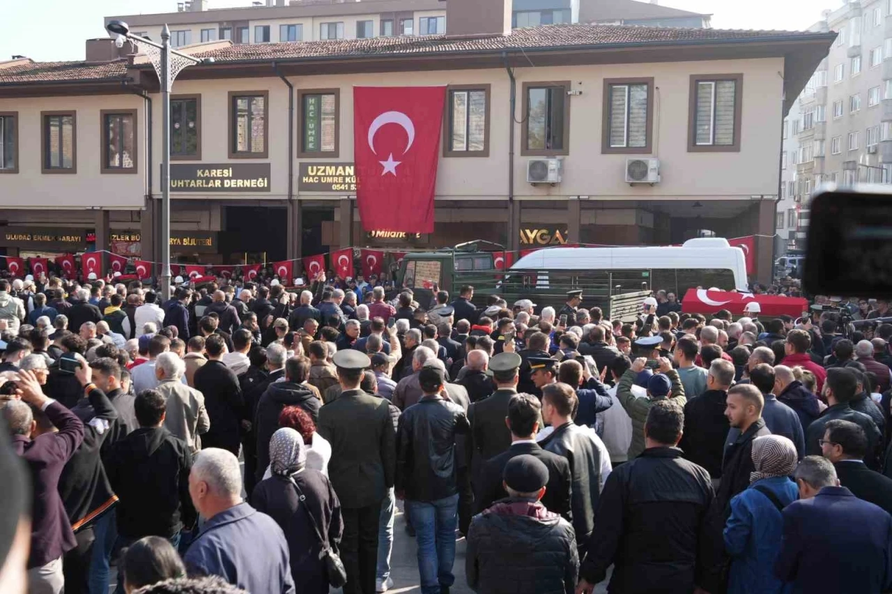 Balıkesir, Şehit Emre Sayın’ı son yolculuğuna uğurladı
