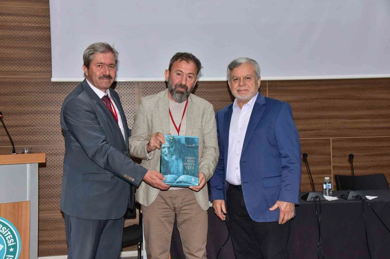 Balıkesir Uluslararası İlahiyat sempozyumuna ev sahipliği yaptı
