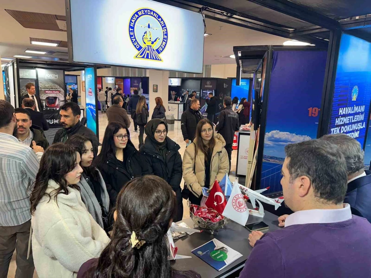 Balıkesir Üniversitesi’nde UFEST kapsamında DHMİ standına büyük ilgi
