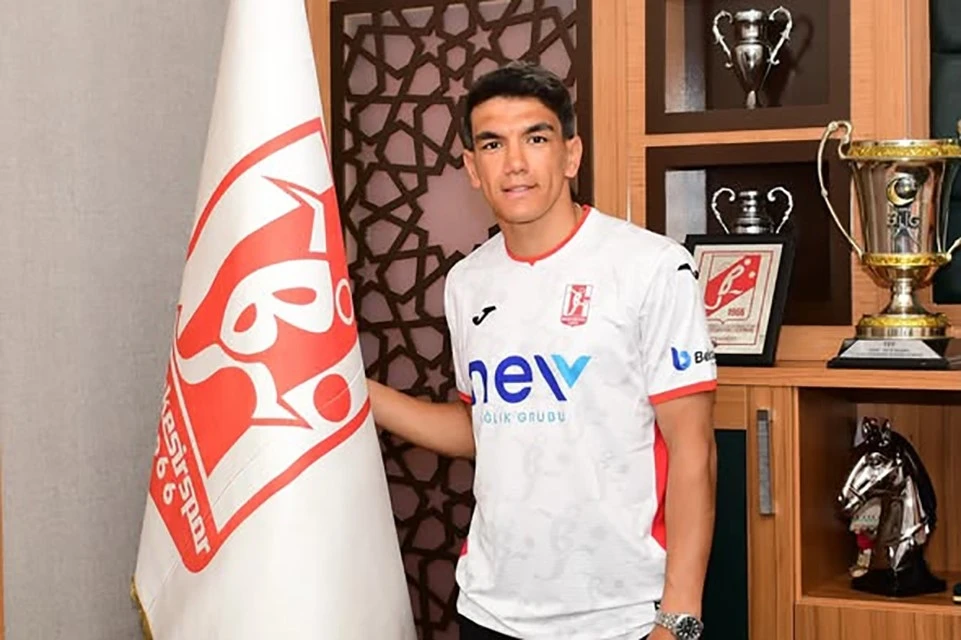 Balıkesirspor&rsquo;da Akın Akman imzayı attı
