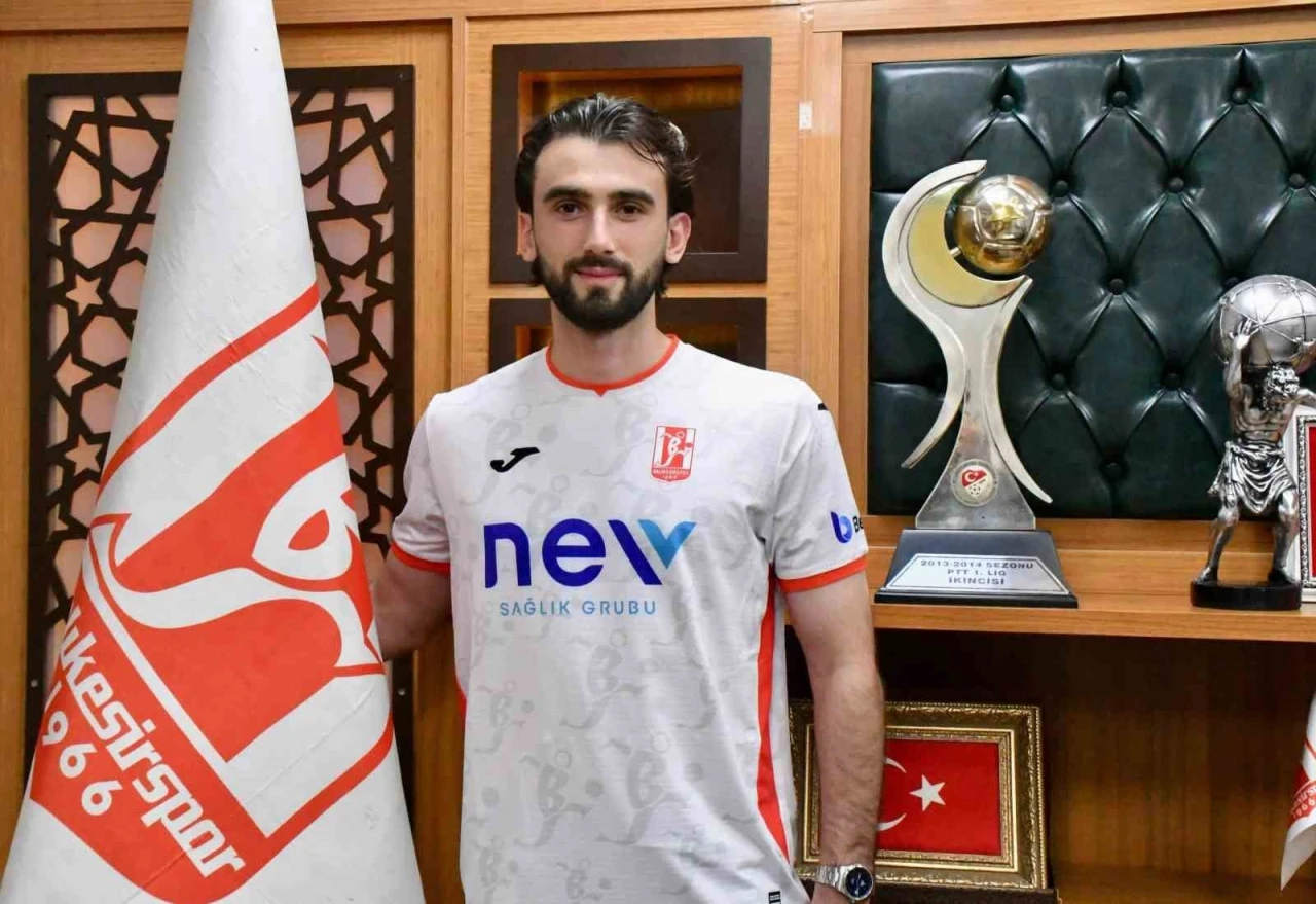 Balıkesirspor, H&uuml;seyin Ayan ile s&ouml;zleşme imzaladı
