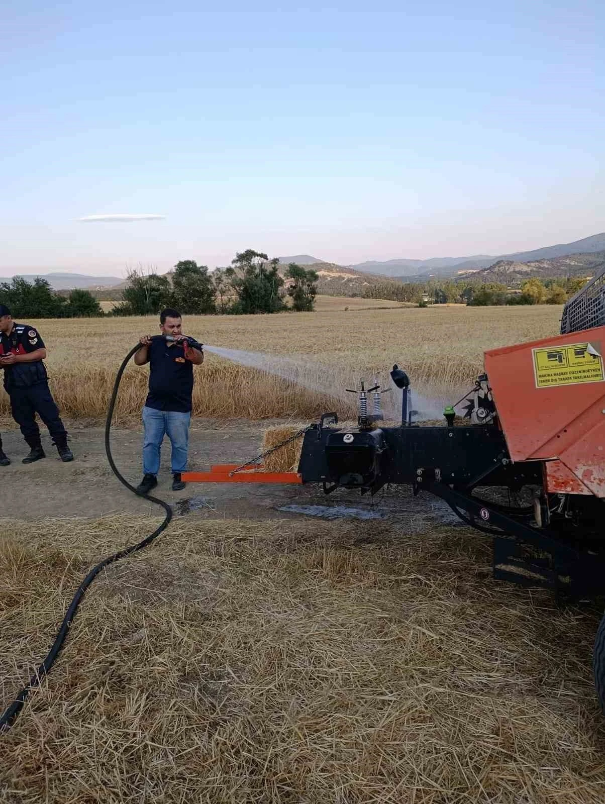Balya makinesi yangın çıkarttı: Yangın tüpü faciayı önledi

