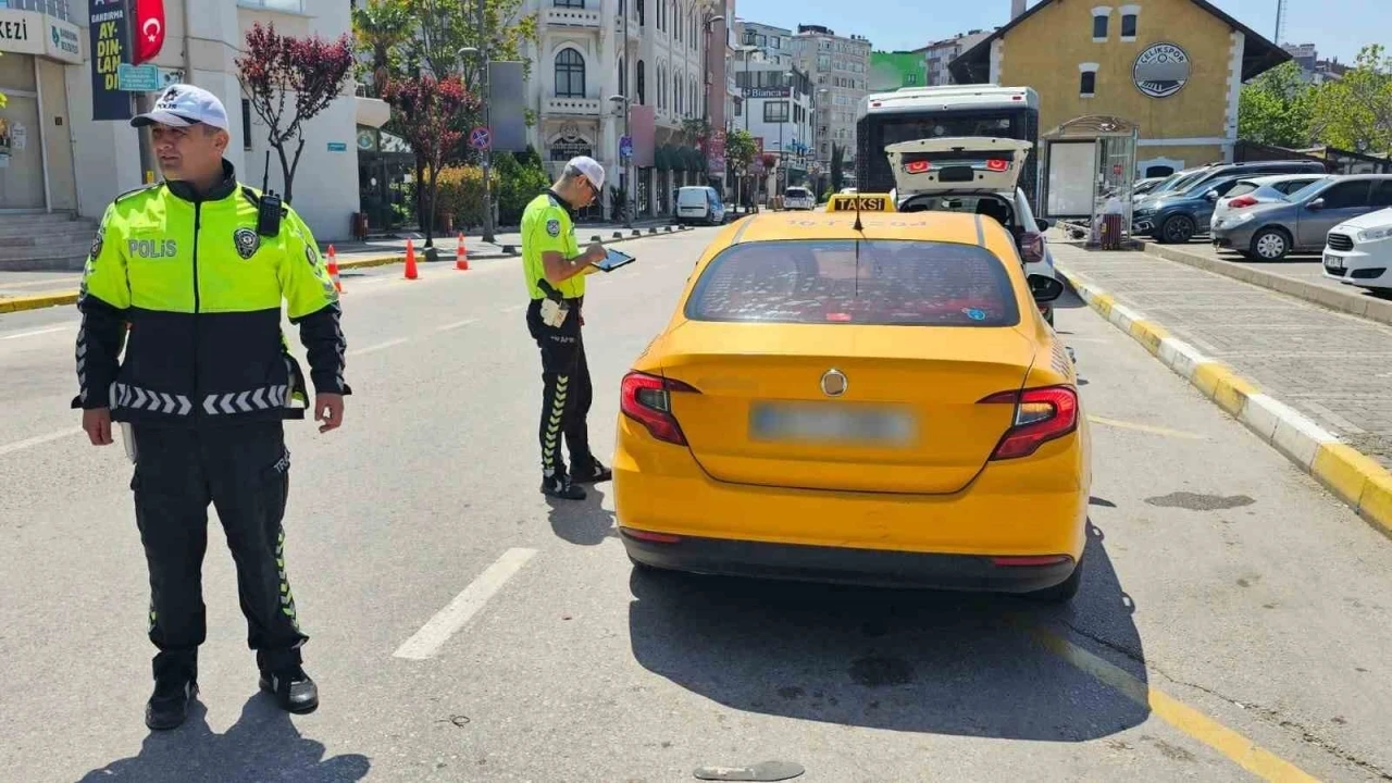 Bandırma&rsquo;da 2025 trafik bilan&ccedil;osu: Binlerce s&uuml;r&uuml;c&uuml;ye ceza
