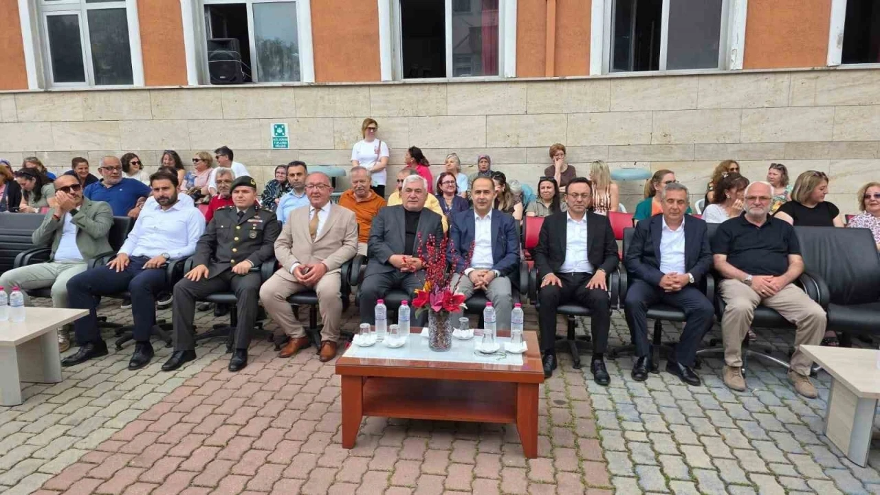 Bandırma&rsquo;da hayat boyu &ouml;ğrenme şenliği ve yılsonu sergisi a&ccedil;ıldı
