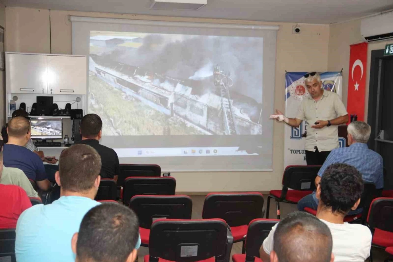 Bandırma&rsquo;da y&uuml;k&uuml;ml&uuml;lere basın &ouml;zg&uuml;rl&uuml;ğ&uuml; ve gazetecilik anlatıldı
