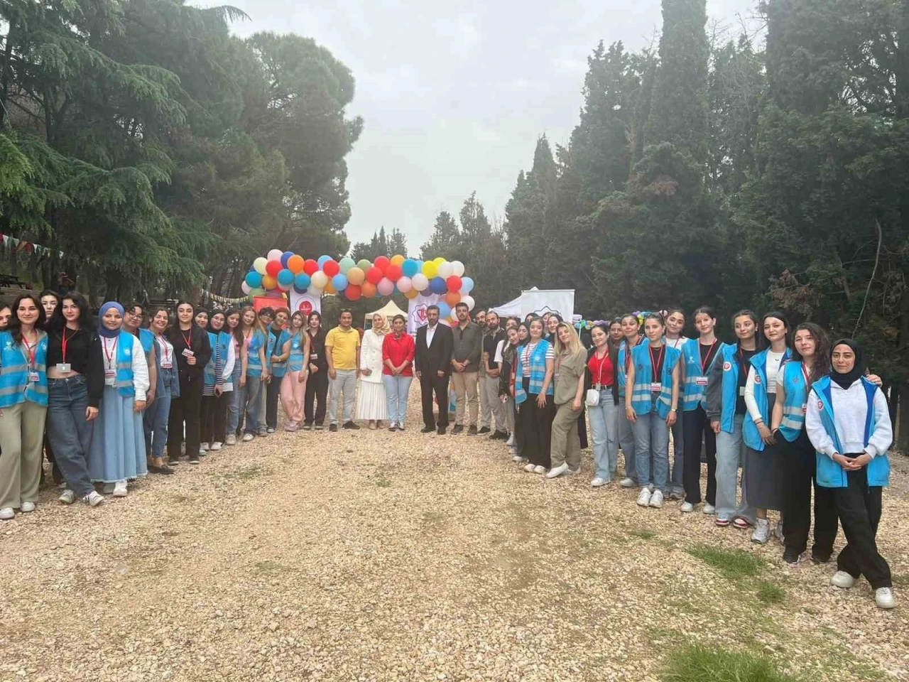 Bandırmalı çocuklar için renkli etkinlik
