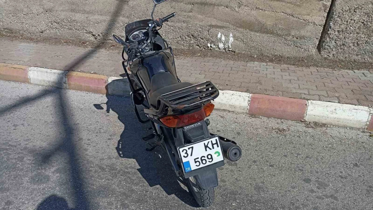 Bariyerlere çarpan motosiklet sürücüsü ağır yaralandı
