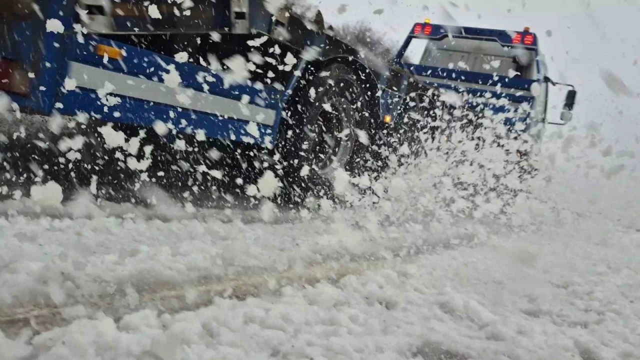 Bartın&rsquo;da kar yağışı etkisini s&uuml;rd&uuml;r&uuml;yor
