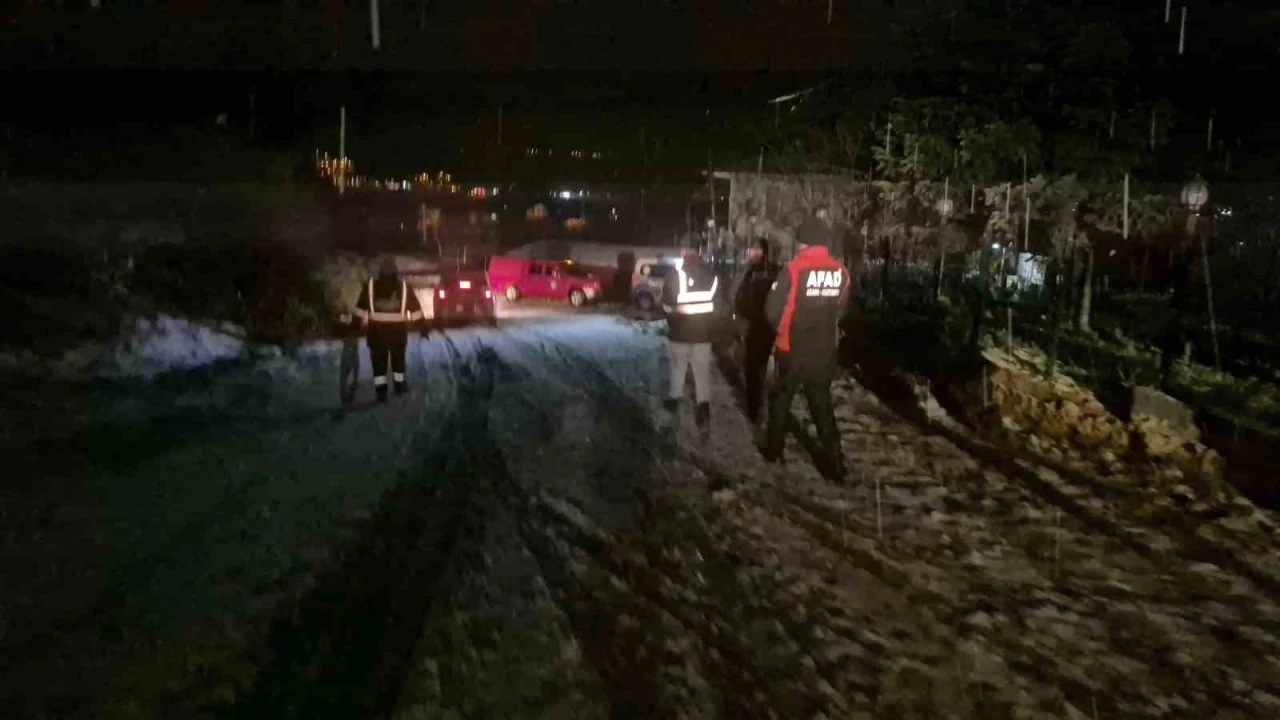 Bartın&rsquo;da kiralık ev ararken ormanlık alana giren &ccedil;ift mahsur kaldı
