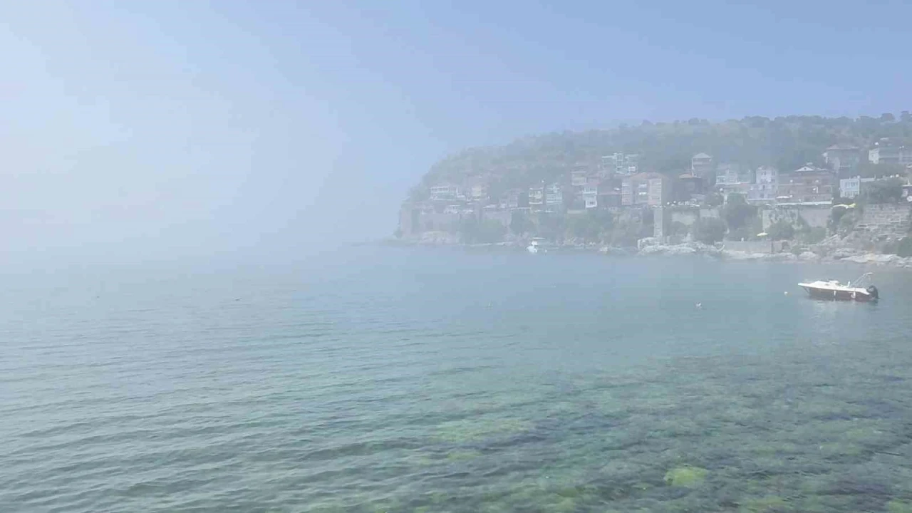Bartın’da sıcak hava Amasra’da sis
