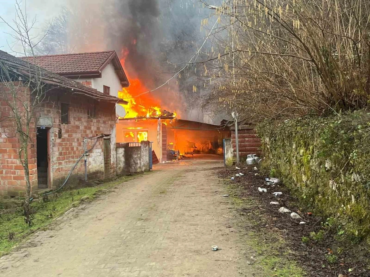 Bartın&rsquo;da yanan ev kullanılamaz hale geldi
