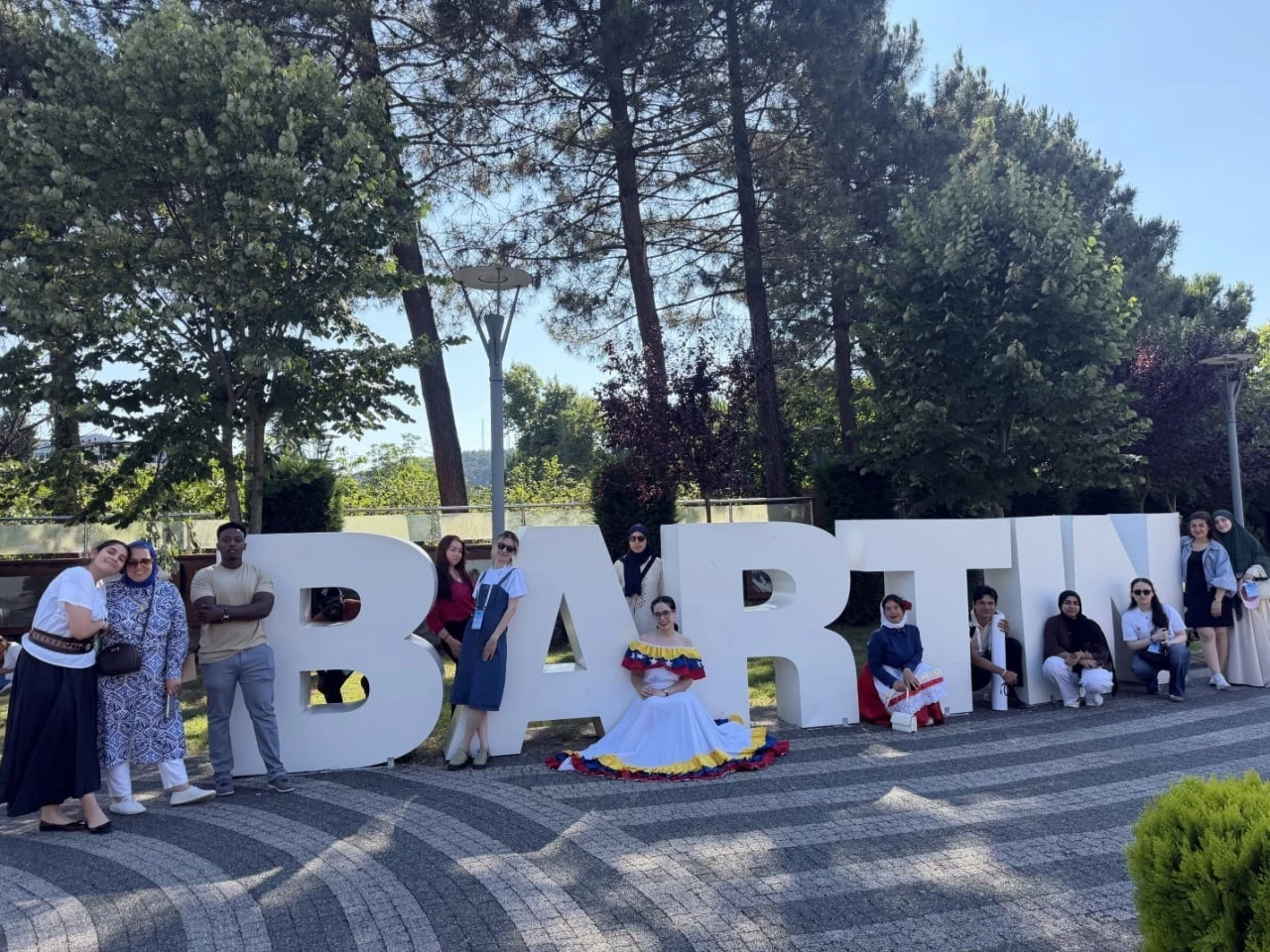 BAR&Uuml;&rsquo;de 11 farklı &uuml;lkeden &ouml;ğrenci "T&uuml;rk&ccedil;e Yaz Okulu"nda bir araya geldi

