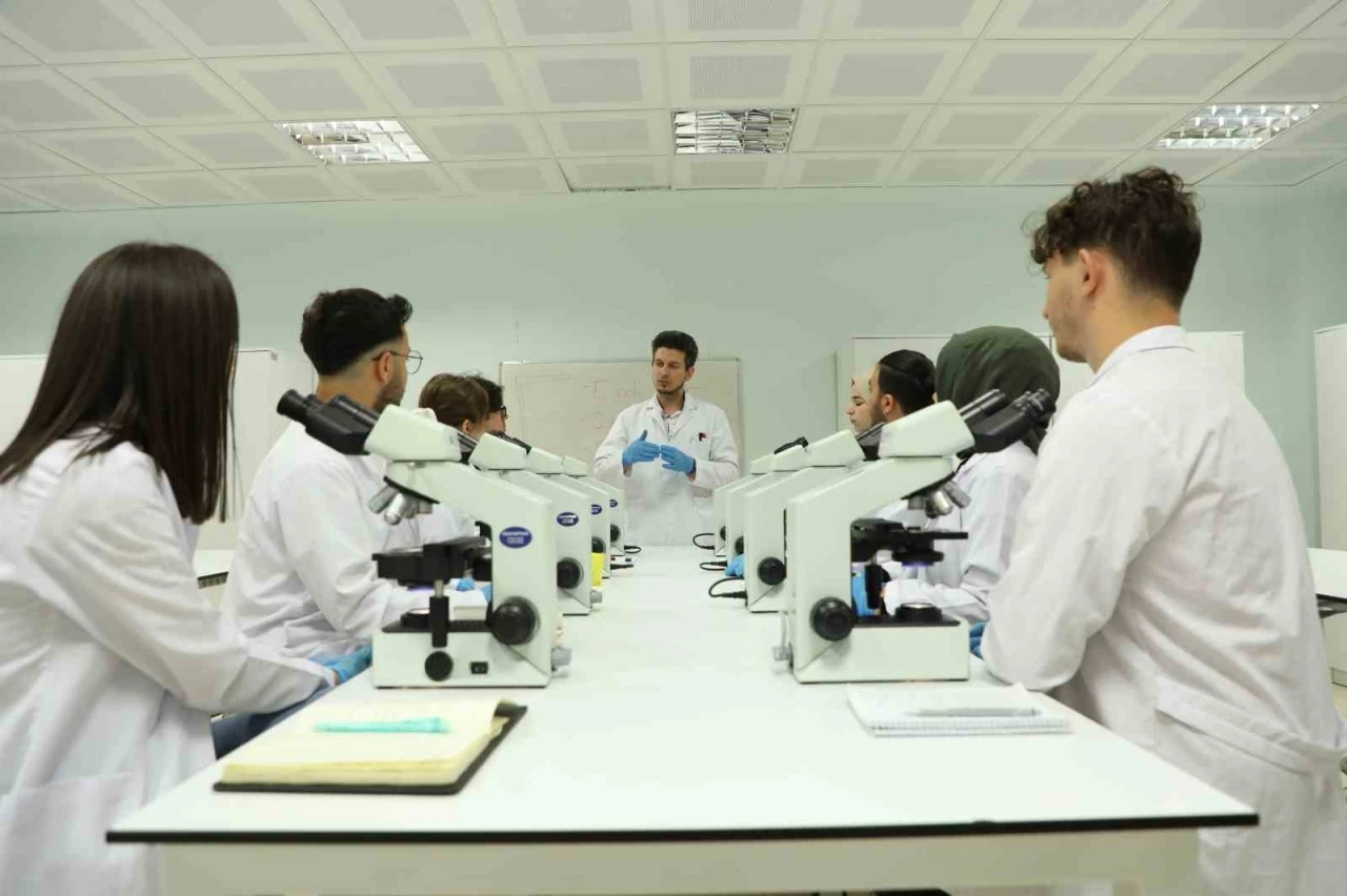 BAR&Uuml;&rsquo;l&uuml; &ouml;ğrencilerin T&Uuml;BİTAK 2209 başarısı devam ediyor
