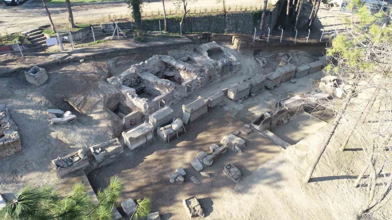 BAR&Uuml;&rsquo;n&uuml;n &ccedil;alışmalarıyla Tios Antik Kenti&rsquo;nde Karadeniz B&ouml;lgesi&rsquo;nin en b&uuml;y&uuml;k mezarlık alanı bulundu
