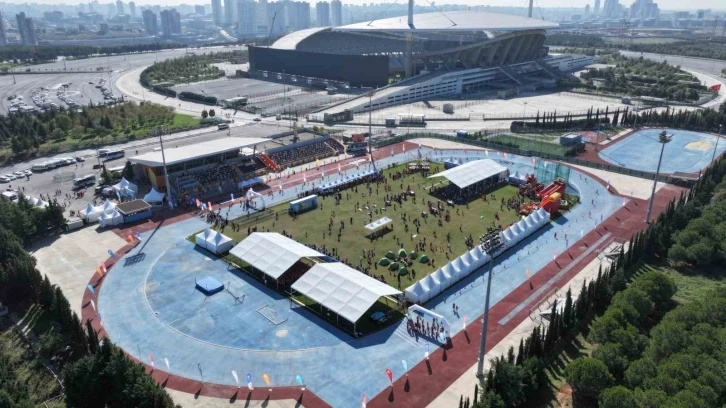 Başakşehir 4. &Ccedil;ocuk Maratonu&rsquo;nda 4 bin 500 &ccedil;ocuk ter d&ouml;kt&uuml;
