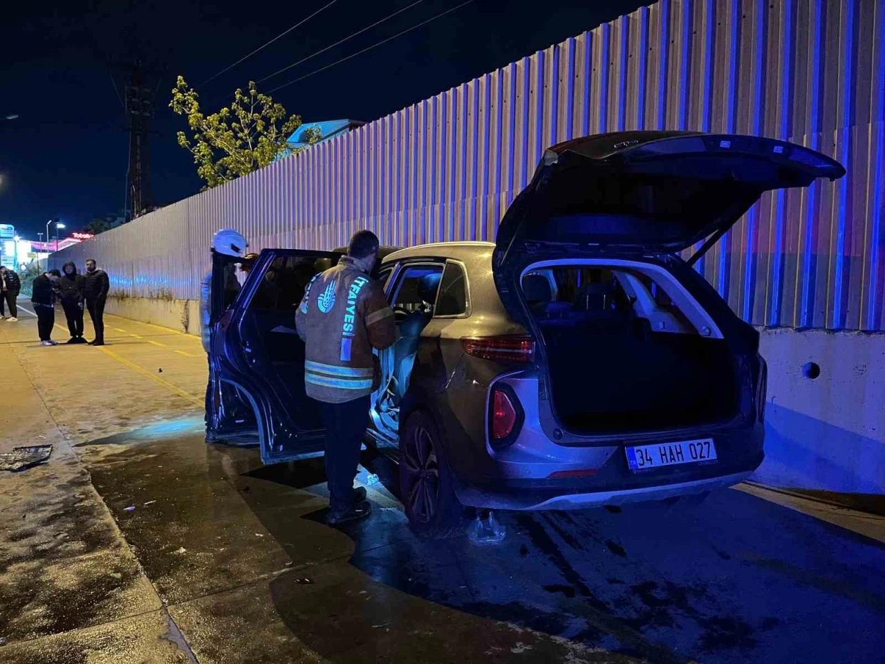 Başakşehir’de iki araç kafa kafaya çarpıştı: 5 yaralı
