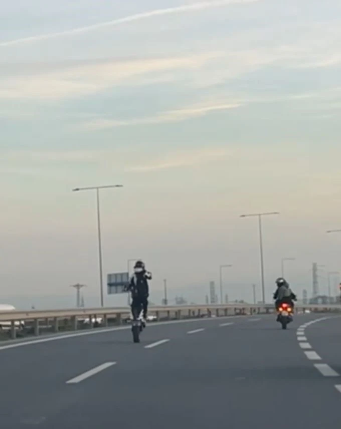 Başakşehir’de tehlikeli motosiklet gösterisi yapan sürücü yakalandı
