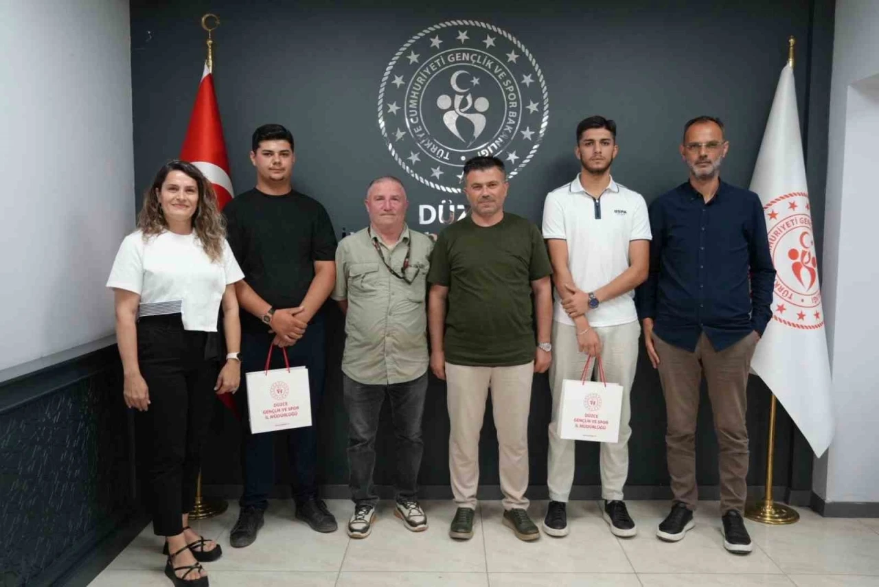 Başarılı sporcuları ağırladı
