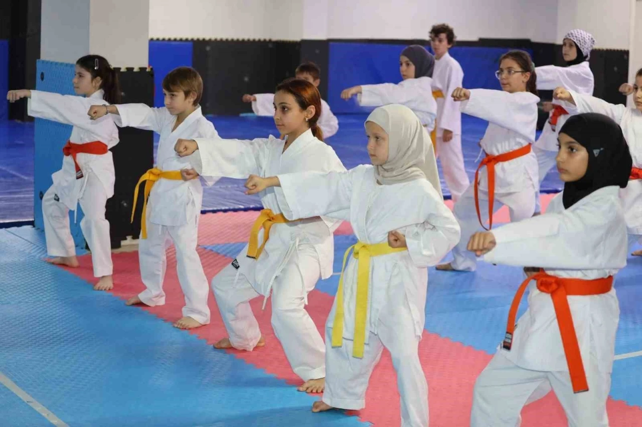 Başiskele&rsquo;de binlerce gence eğitim ve spor imkanı
