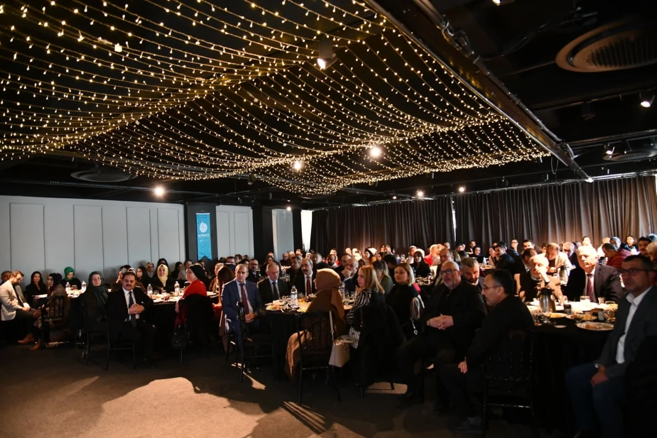 Başiskele&rsquo;de eğitim camiası "G&ouml;n&uuml;l Bağı" buluşmasında bir araya geldi
