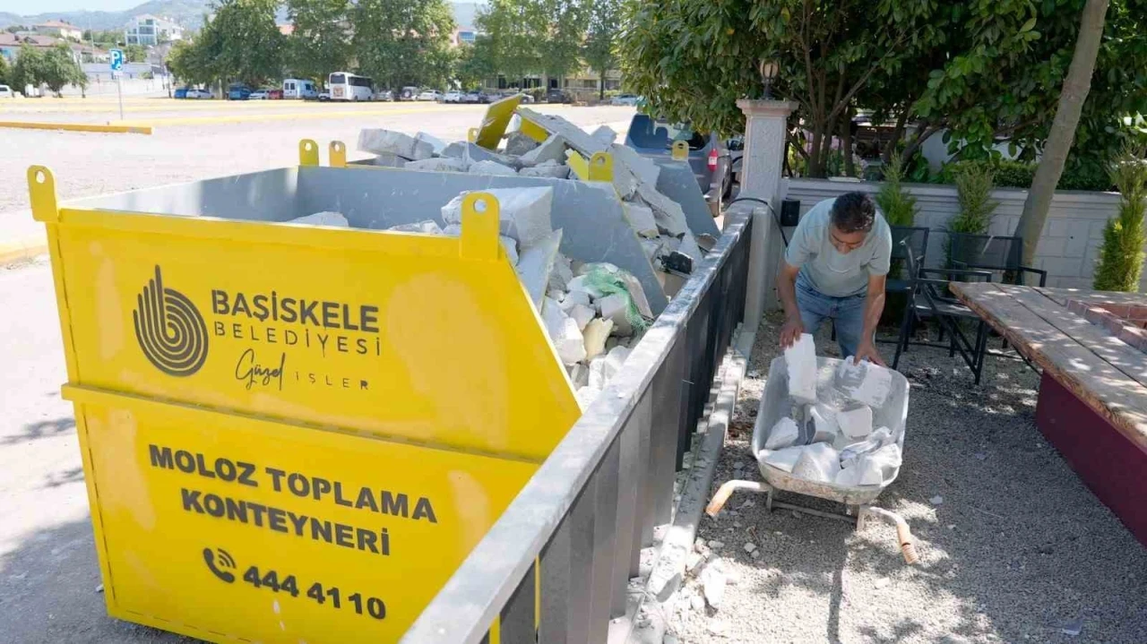 Başiskele’de moloz atıklarına karşı konteyner dönemi başladı
