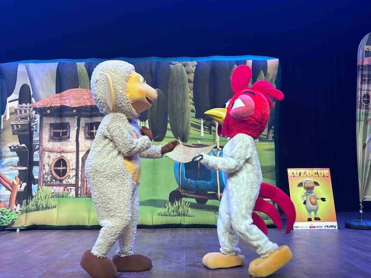 Başiskele&rsquo;de yarıyıl tatilindeki &ccedil;ocuklar "Kuzucuk" m&uuml;zikalini izledi
