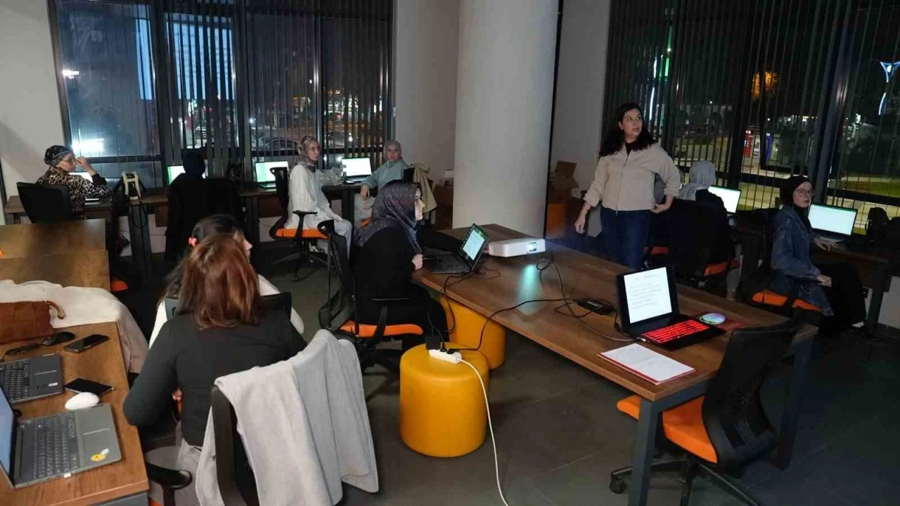 Başiskele’deki Türkiye Yüzyılı Gençlik Merkezi eğitim yuvası oldu
