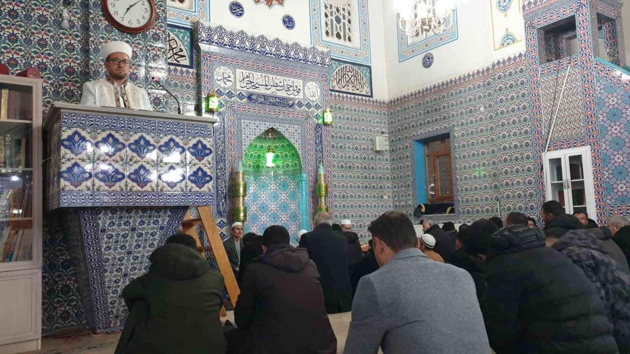 Başkale&rsquo;de Berat Kandili idrak edildi
