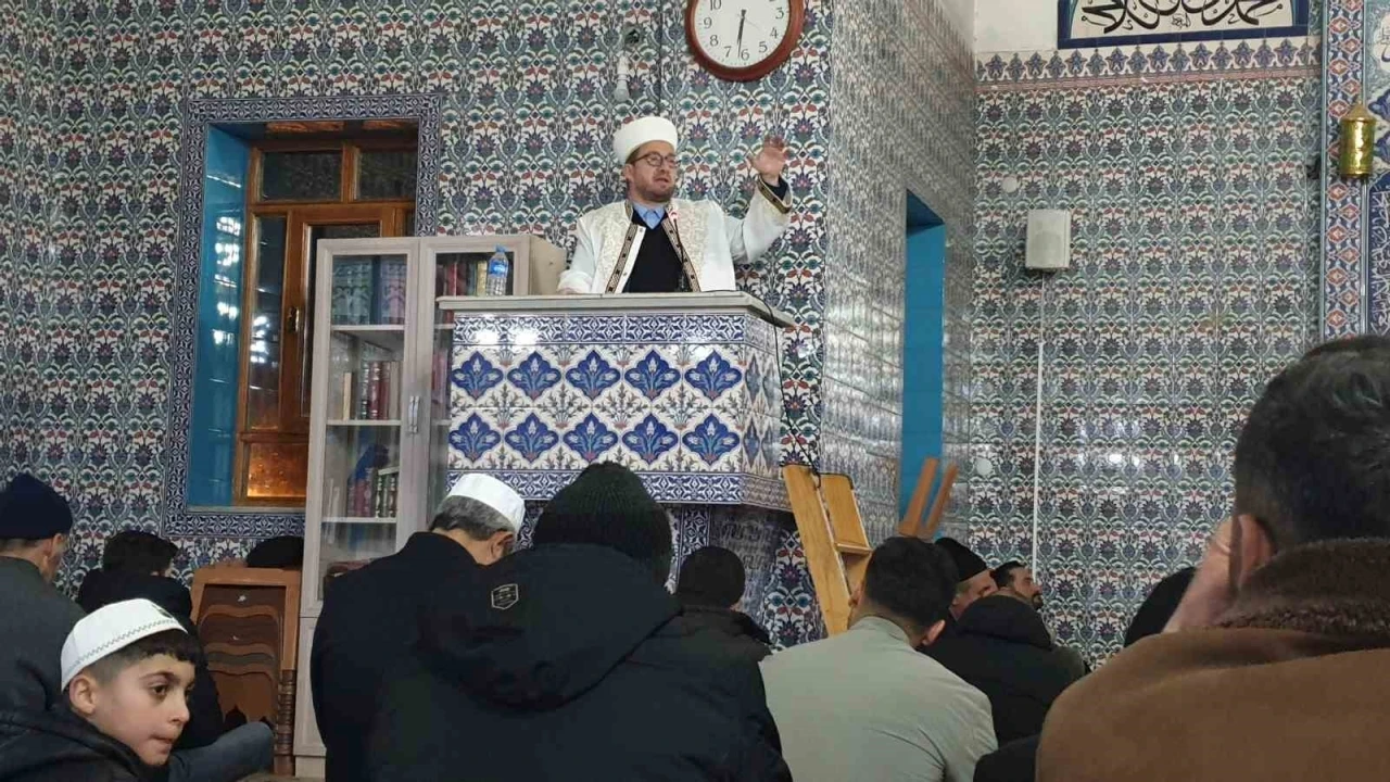 Başkale&rsquo;de Regaip Kandili dualarla idrak edildi
