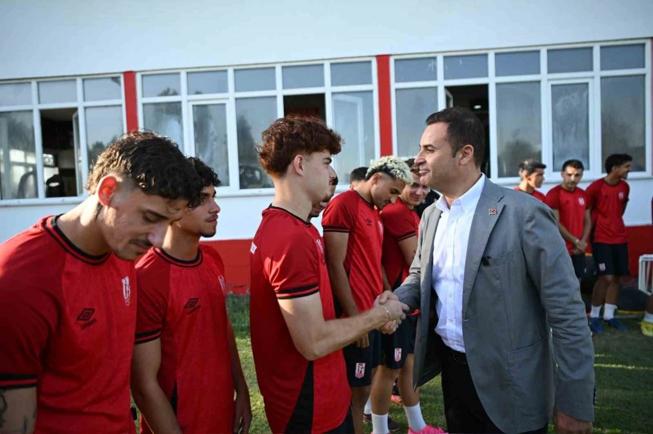 Başkan Akın&rsquo;dan Balıkesirspor&rsquo;a sezon &ouml;ncesi moral ziyareti
