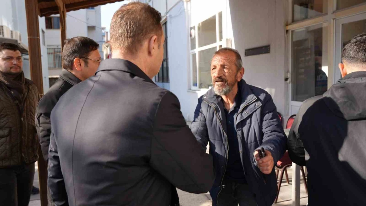 Başkan Akın depremzedeleri ziyaret etti
