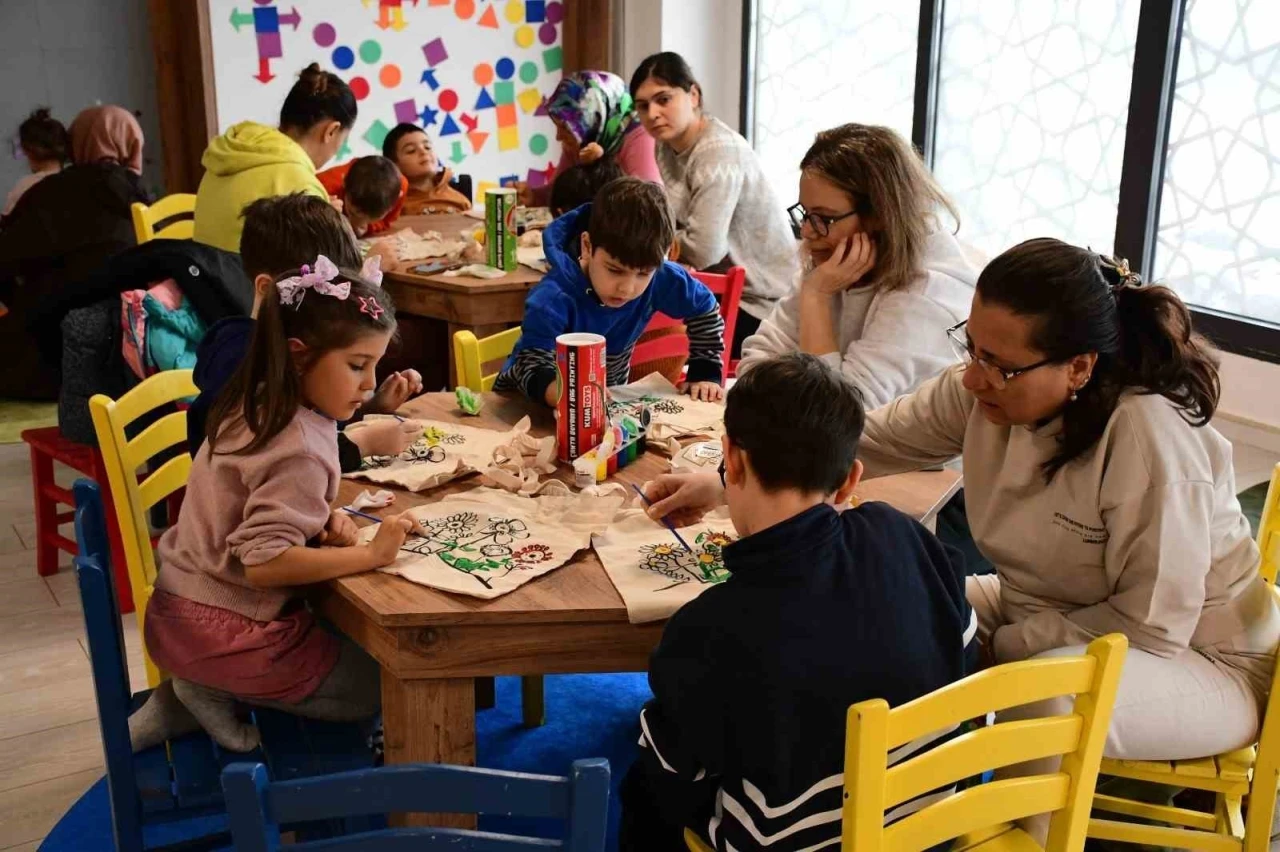 Başkan Akın &ouml;ğrencileri unutmadı, yarıyıl etkinlikleri y&uuml;zleri g&uuml;ld&uuml;rd&uuml;
