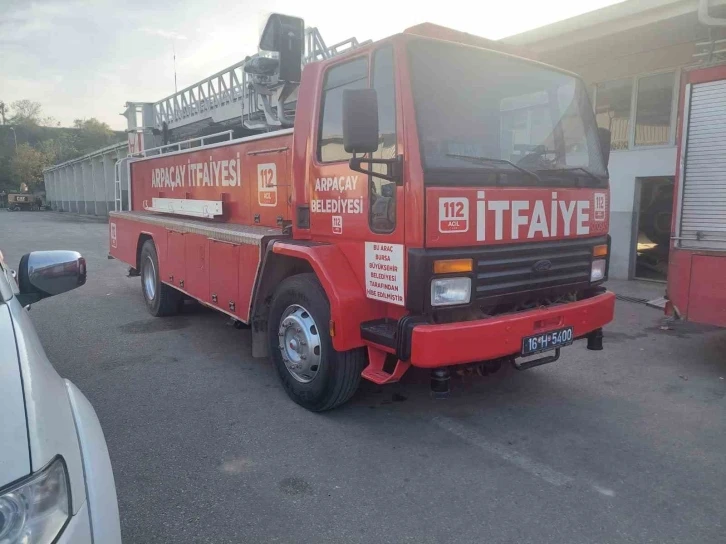 Başkan Aktaş&rsquo;tan Arpa&ccedil;ay&rsquo;a tam donanımlı itfaiye aracı
