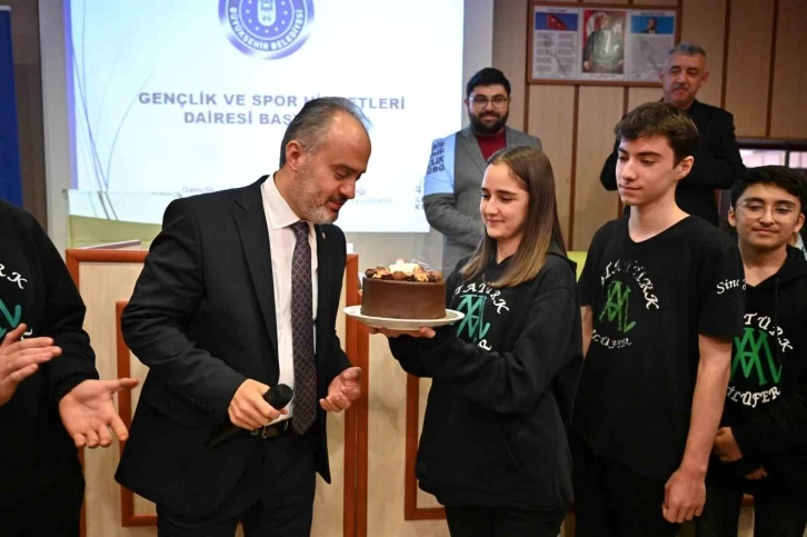 Başkan Aktaş&rsquo;tan liselilere altın &ouml;ğ&uuml;tler
