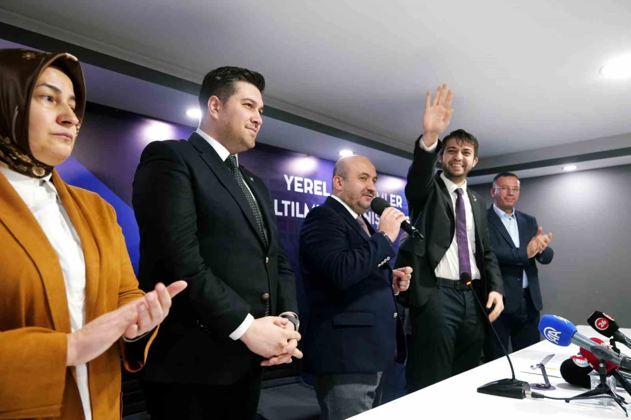 Başkan Albayrak: "EBB kendi uhdesinde olan tarife belirleme yetkisini dahi alt belediyelere devrederek sorumluluktan ka&ccedil;maktadır"
