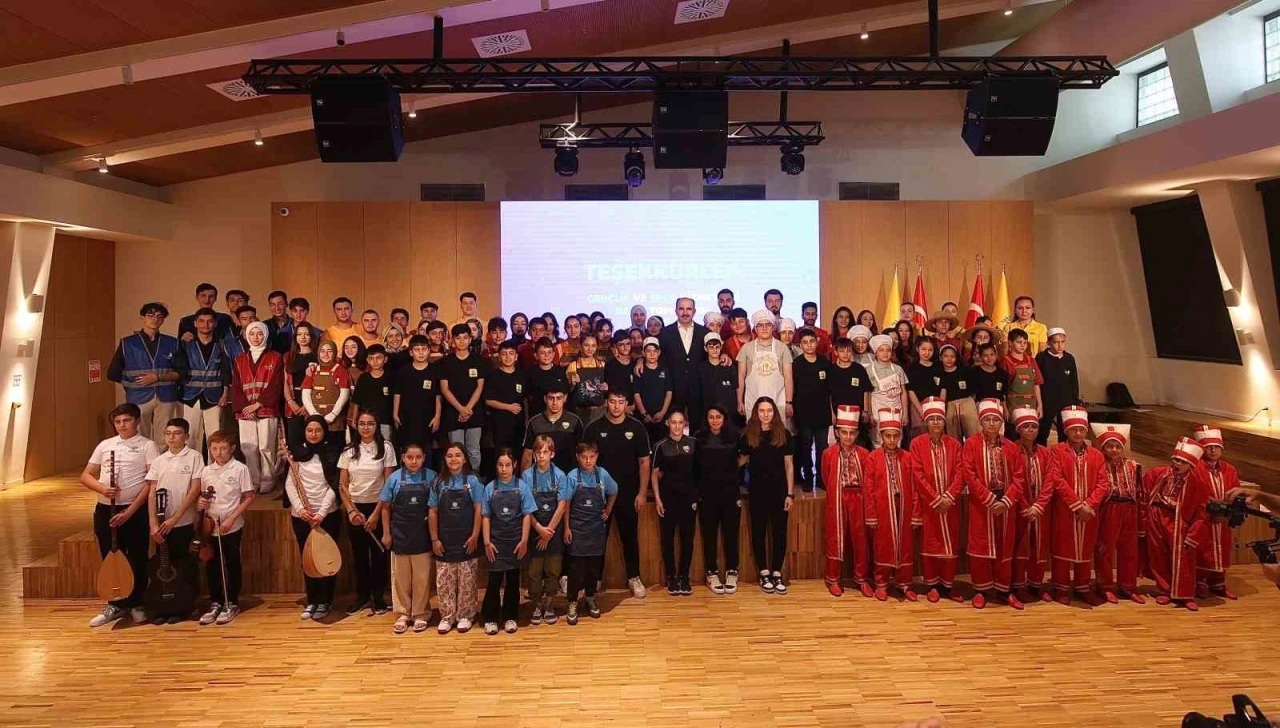 Başkan Altay gençlere yönelik faaliyetleri ve &quot;Yaz Seninle Güzel&quot; etkinliklerini anlattı
